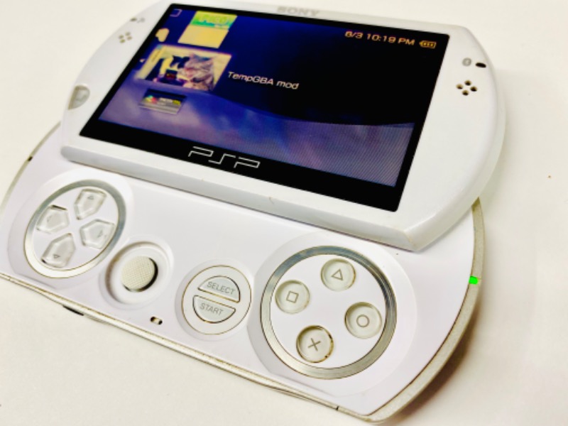 PSP Go White Upgraded Jailbroken Modded Bundle Complete* - PSP Go White Upgraded Jailbroken Modded Bundle Complete* for PSP Go